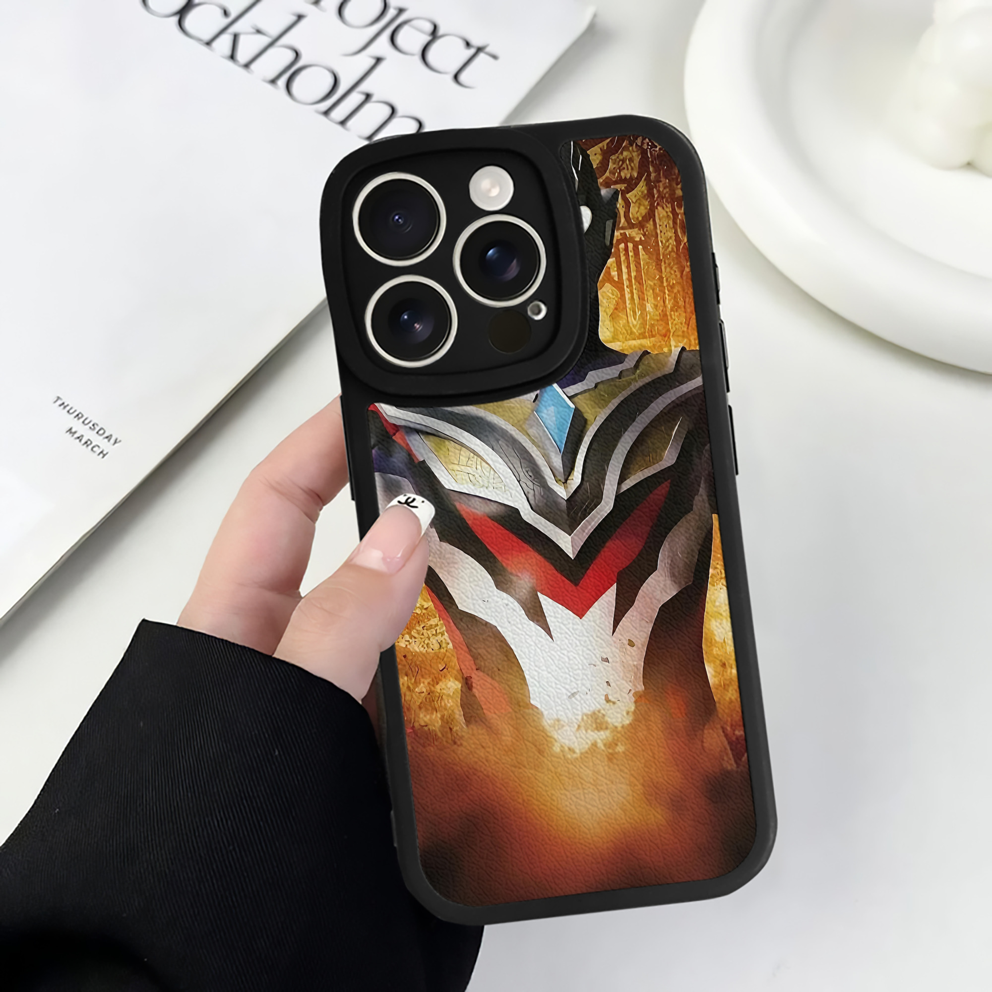 （画像用） ウルトラマン Ultraman 【iPhone 16シリーズ対応】シリコンスマホケース（レザー調） 材質：シリコン